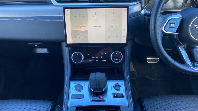 Jaguar F-Pace 2.0 D200 R-Dynamic SE 5dr Auto AWD Diesel Estate